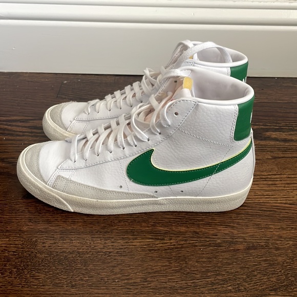 Nike Blazer Mid ‘77 Sneaker - Picture 3 of 7